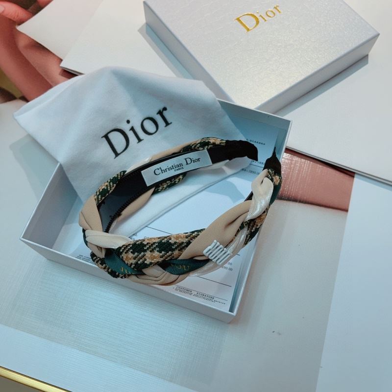 CHRISTIAN DIOR